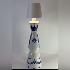 🆕 Hand-Painted Blue & White Ceramic Table Lamp w/ Modern LED Shade 17” Tall
